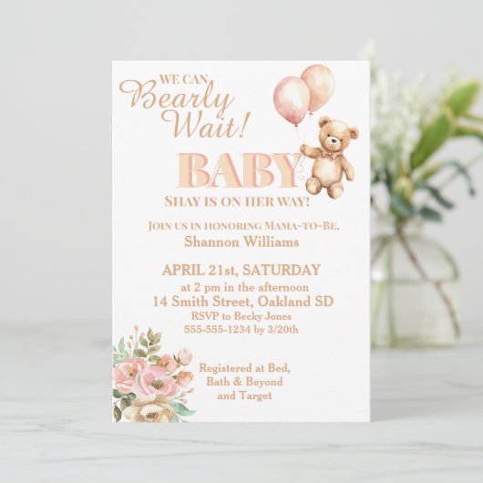 クマと一緒に待ち遠しい - 可愛い女の子のテディベアと風船 招待状 (スタンド正面)