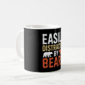 クマに気を取られがち ゲイ クマ LGBTQ Pride コーヒーマグカップ (正面左)