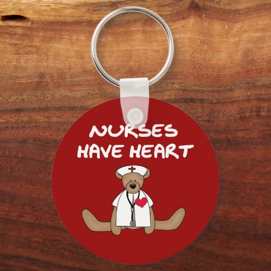 クマのナースにはハートTシャツとギフトがある キーホルダー (正面)