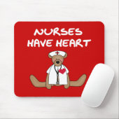 クマのナースにはハートTシャツとギフトがある マウスパッド (マウス)