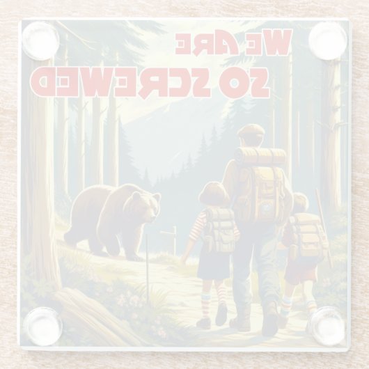 クマのハイキングをしていると思う ガラスコースター (裏面)