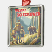 クマのハイキングをしていると思う メタルオーナメント (左)