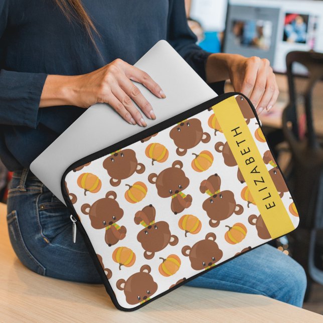 クマのパターン，かわいいクマ，かぼちゃあなたの名前 ラップトップスリーブ (クリエイターアップロード済み)