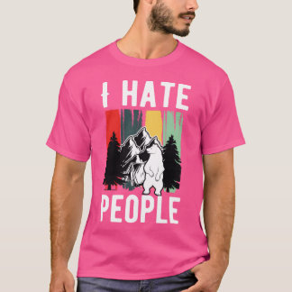 クマのビンテージキャンプコスチュームに「人嫌い」と書いてある Tシャツ