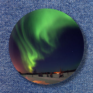 クマの湖でのオーロラの夜間写真 缶バッジ