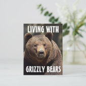 クマの葉書を持って暮らす白髪交じ ポストカード (スタンド正面)