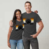 クマの足 クマのプライドフラグストライプ Tシャツ (ユニセックス)
