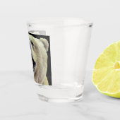 クマの頭を開いた口で野生の動物のうなり声 ショットグラス (右)