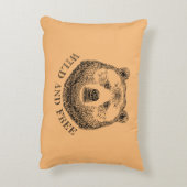 クマの頭、野生で自由な、手で描かれたイラストレーション アクセントクッション (裏面(縦))