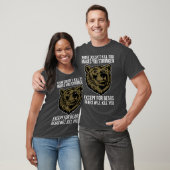 クマはあなたを殺す – おもしろいノベルティ Tシャツ (ユニセックス)