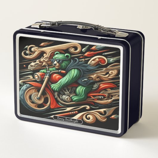 クマはっきりしたはバイクに乗るスタイル メタルランチボックス (裏面)