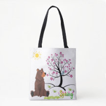 クマは咲く木と鳥を観察する