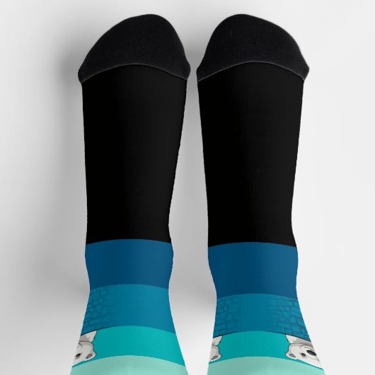 クマは壁、緑から青の海を見下ろす ソックス (上部)