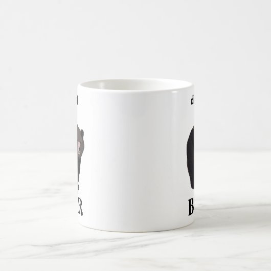 クマは食べ物のクマの匂いをおもしろい嗅いだ コーヒーマグカップ (中央)