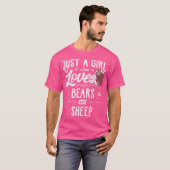 クマやヒツジが大好きな女の子 Tシャツ (正面フル)