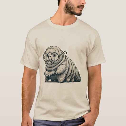 クマムシ 読書Tシャツ – ユニークなデザインで Tシャツ (正面)