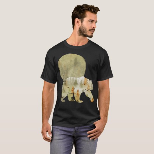 クマ歩くインウッズムーン絵を描フォレスト野生動物 Tシャツ (正面フル)