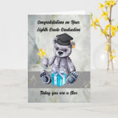 クマ着用キャップ付詰まったき第8級卒業 カード (黄色い花)