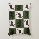 クマ素朴と鹿、ダークグリーンとクリームの正方形 アクセントクッション (正面(垂直))