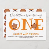 クマ1つの可愛い動物双子最初の誕生日 招待状 (正面/裏面)