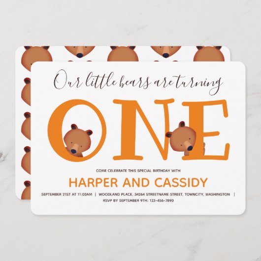 クマ1つの可愛い動物双子最初の誕生日 招待状 (正面/裏面)