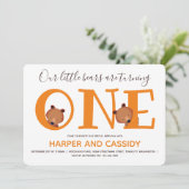 クマ1つの可愛い動物双子最初の誕生日 招待状 (スタンド正面)