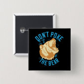 クマ – クマを突き刺してはいけない 缶バッジ (正面&裏面)