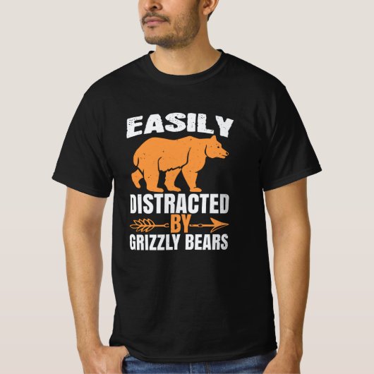 クマ – グリズリー熊に気を取られやすい Tシャツ (正面)