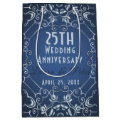 クライエレガント・ブルーとシルバーの結婚記念日 ミディアムペーパーバッグ (正面)