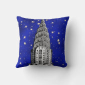 クライスラの建物のドームおよび星明かりの青空 クッション (裏面)