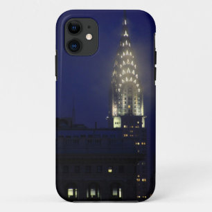 クライスラの建物のLit霧の薄暗がりで iPhone 11 ケース