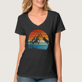 クライマーとハイカーのためのヴィンテージ・レトロな山 Tシャツ