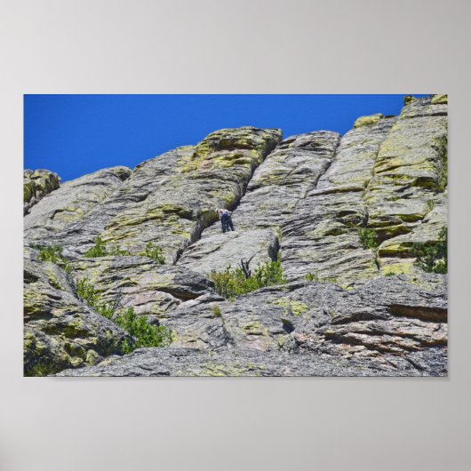 クライマーはワイオミング州デビルズタワーの頂上に近い ポスター (正面)