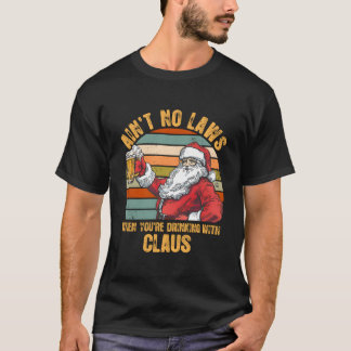 クラウスと飲んでる時は法律なんて無意味 Tシャツ