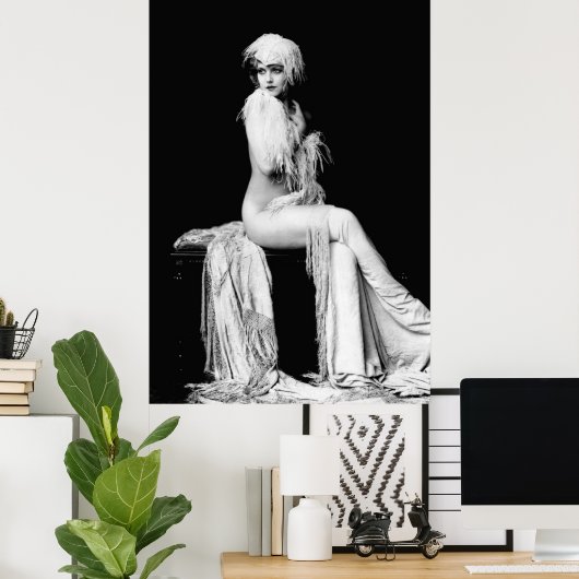 クラウディアA怖い服を着たZiegfield Theater Girl ポスター (ホームオフィス)