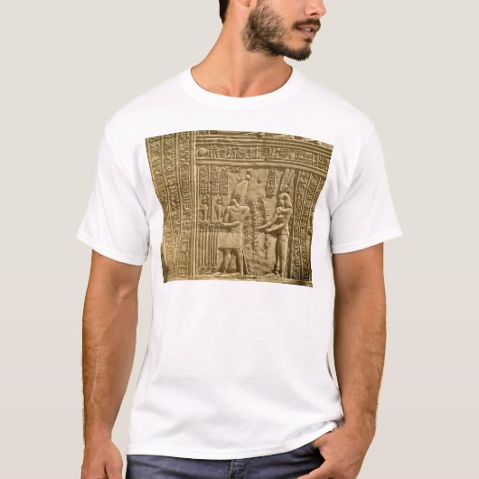 クラウディオス・プトレマイオスを描写するレリーフ、浮き彫りVIII Euergetes II Tシャツ (正面)