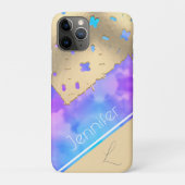 クラウドキスド・セレニティ: ゴールデン・レースのモノグラム Case-Mate iPhoneケース (裏)