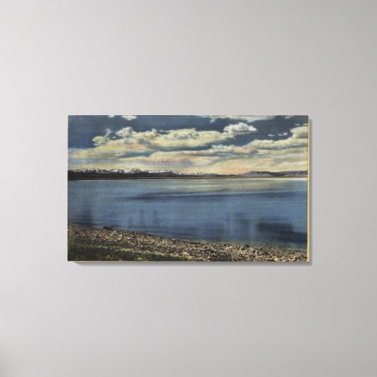 クラウリー湖の景色 キャンバスプリント (正面)