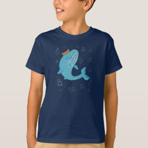 クラウンを被ったキング・ホエール 幻想的な海洋フォークアート Tシャツ