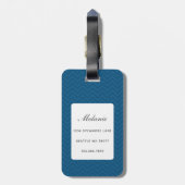 クラウンダークブルーの背景を着たコルギ犬 ラゲッジタグ (裏面縦)