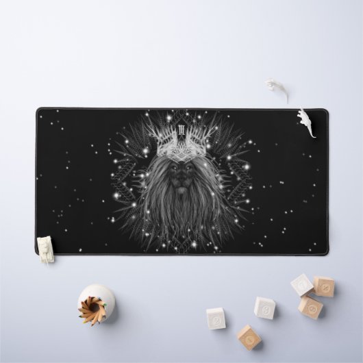 クラウンモノグラム付きスターライトライオン デスクマット (キッズテーブル)