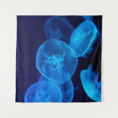 クラゲの群れの撮影をクローズアップする タペストリー (正面(横))