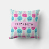 クラゲ模様，かわいいクラゲ，海，あなたの名前 クッション (裏面)