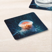 クラゲ（水中） – 暗いグロー スクエアペーパーコースター (アングル)