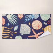 クラゲ、貝殻、魚などの縫い目のないかわいい模様 バスタオル (バスタオル)