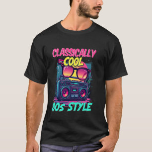 クラシカルにクールな80年代スタイルのレトロヴィンテージな雰囲気 女性 Tシャツ