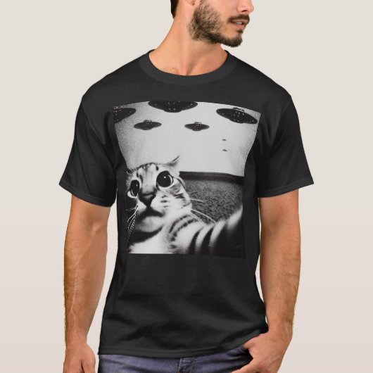 クラシックおもしろいエイリアン猫UFO Tシャツ (正面)