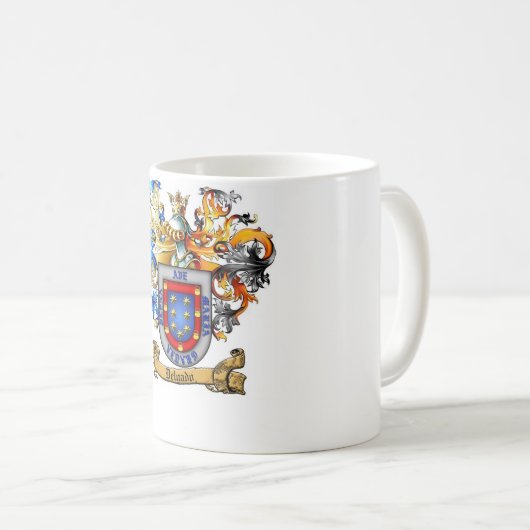 クラシックで白いマグDelgadoの紋章付き外衣 コーヒーマグカップ (正面右)