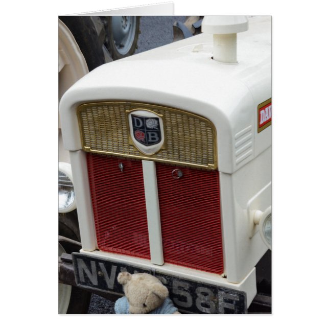 クラシックなイギリスのトラクター (正面)