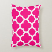 クラシックなクローバーのアクセントの枕-ショッキングピンク アクセントクッション (正面(垂直))